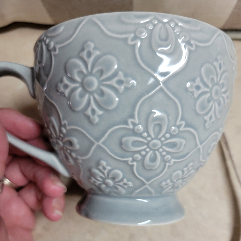 Signature housewares footed coffee cup beautiful detail - Picture 4 of 9